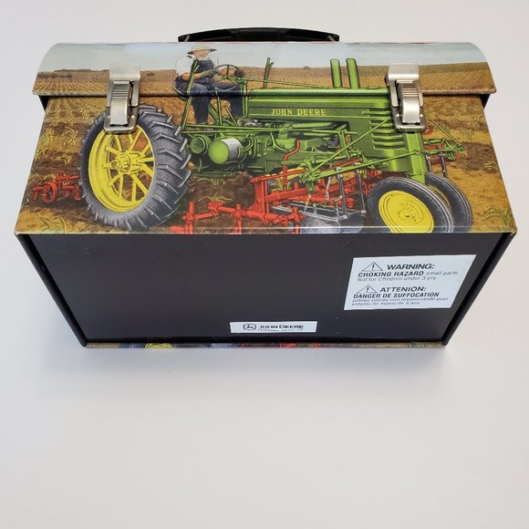 John Deere lunch box. - Picture 4 of 4